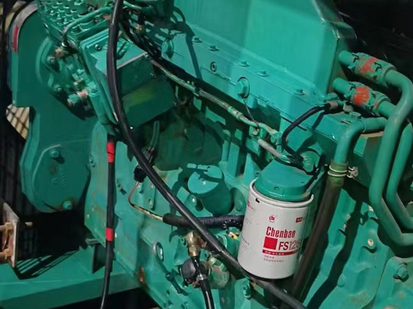 博野如何确定新的发电机组控制系统是否与原系统兼容？